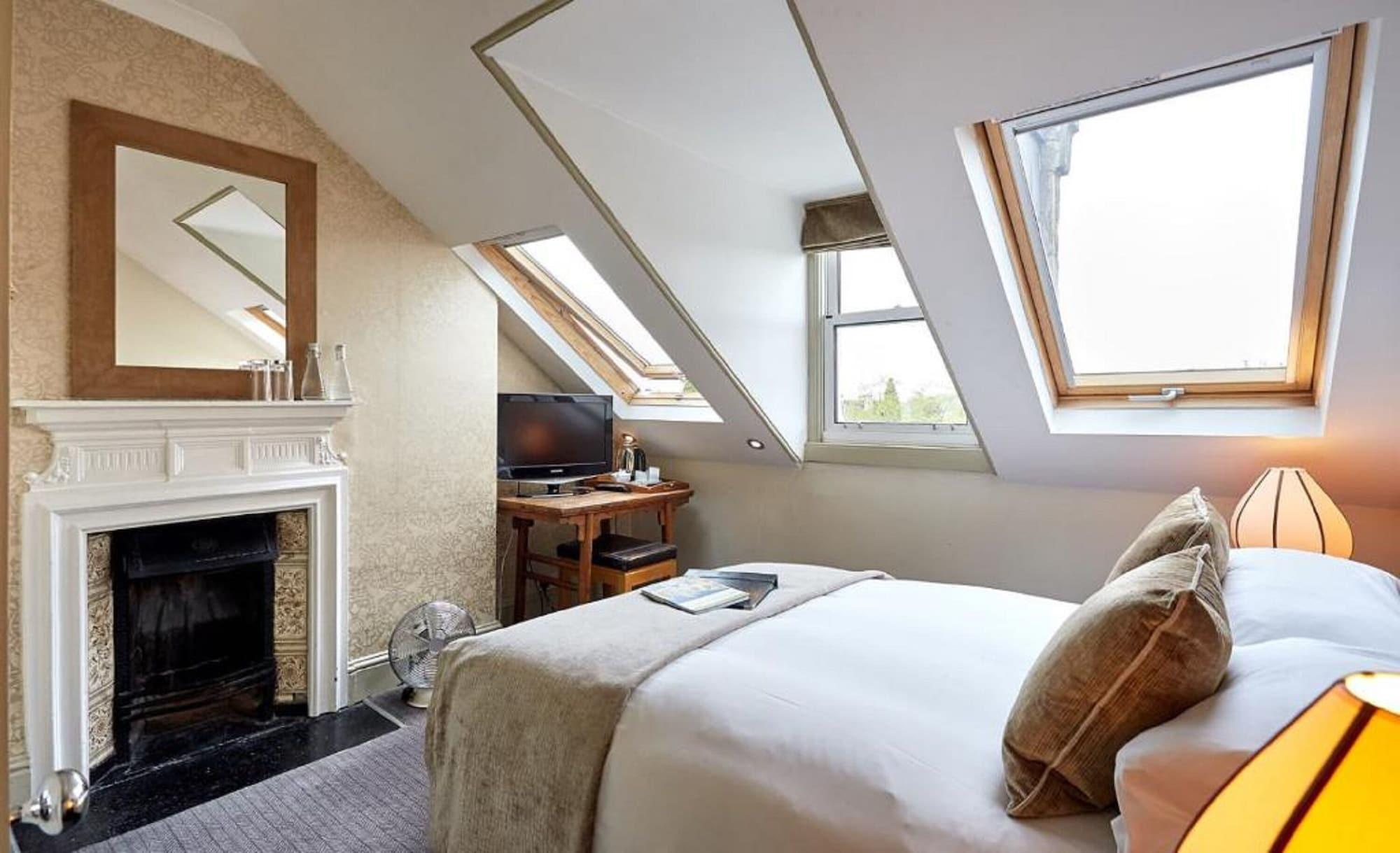 Dorian House Boutique B&B - Free Parking! باث المظهر الخارجي الصورة A room at the hotel
