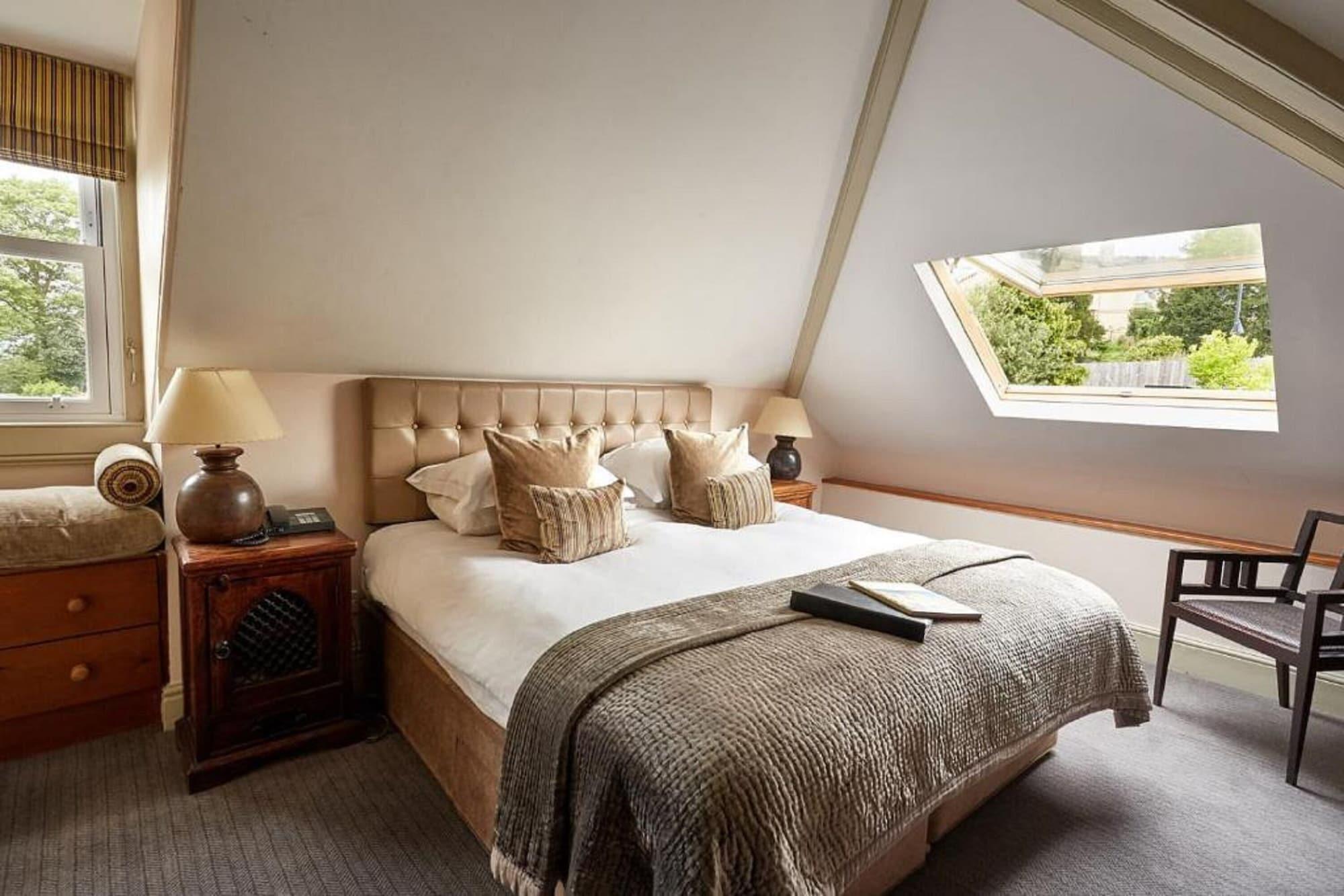 Dorian House Boutique B&B - Free Parking! باث المظهر الخارجي الصورة A bedroom at The Grove
