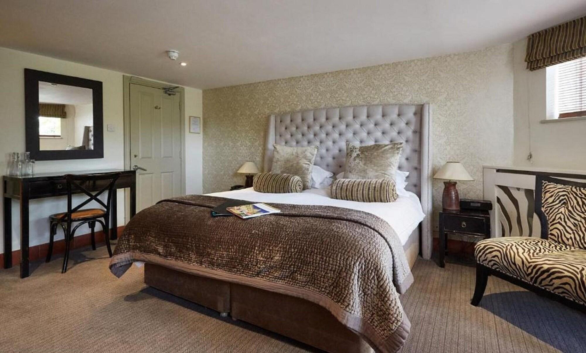 Dorian House Boutique B&B - Free Parking! باث المظهر الخارجي الصورة A bedroom at The Old parsonage