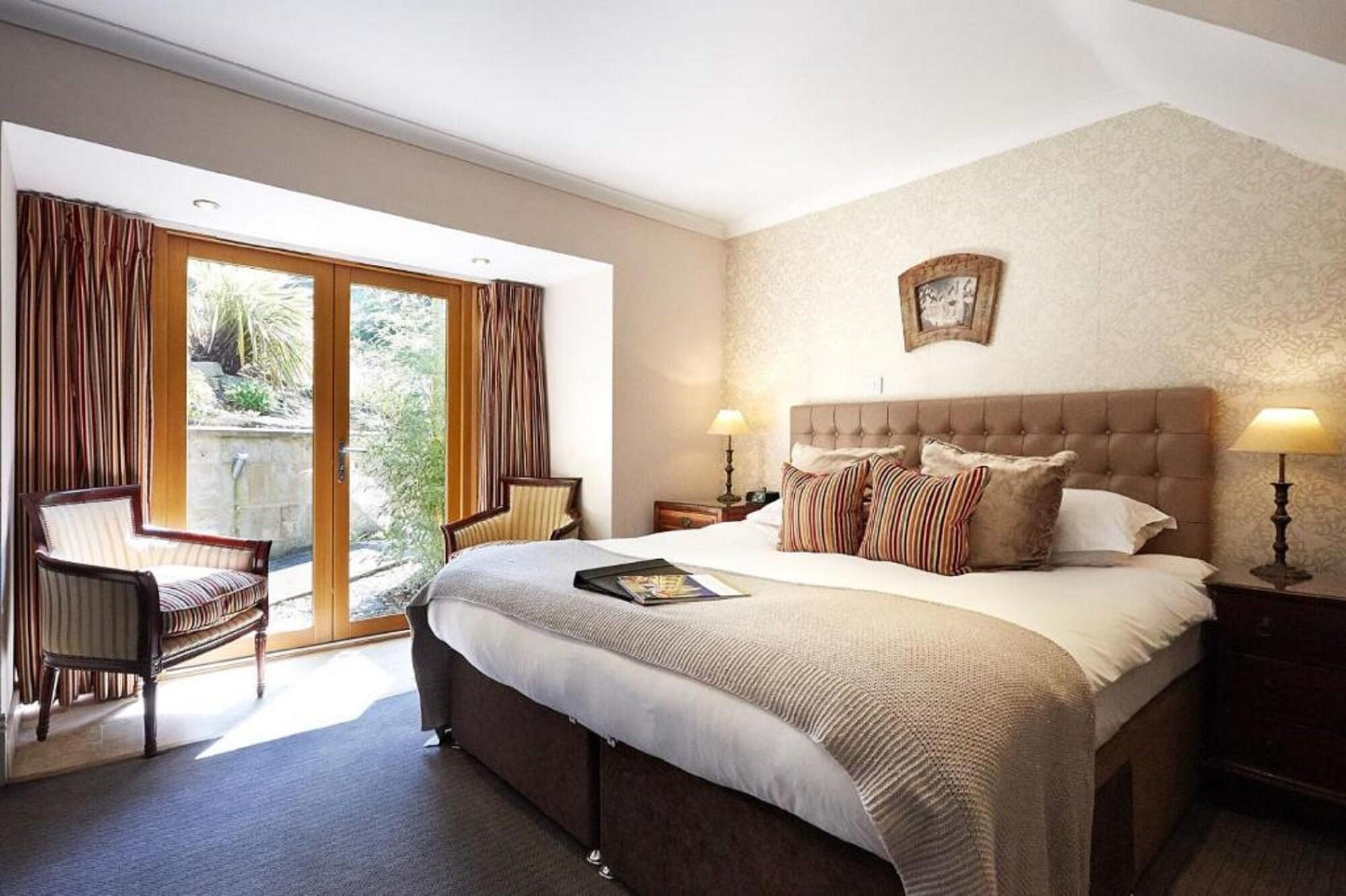 Dorian House Boutique B&B - Free Parking! باث المظهر الخارجي الصورة A bedroom at The Old parsonage