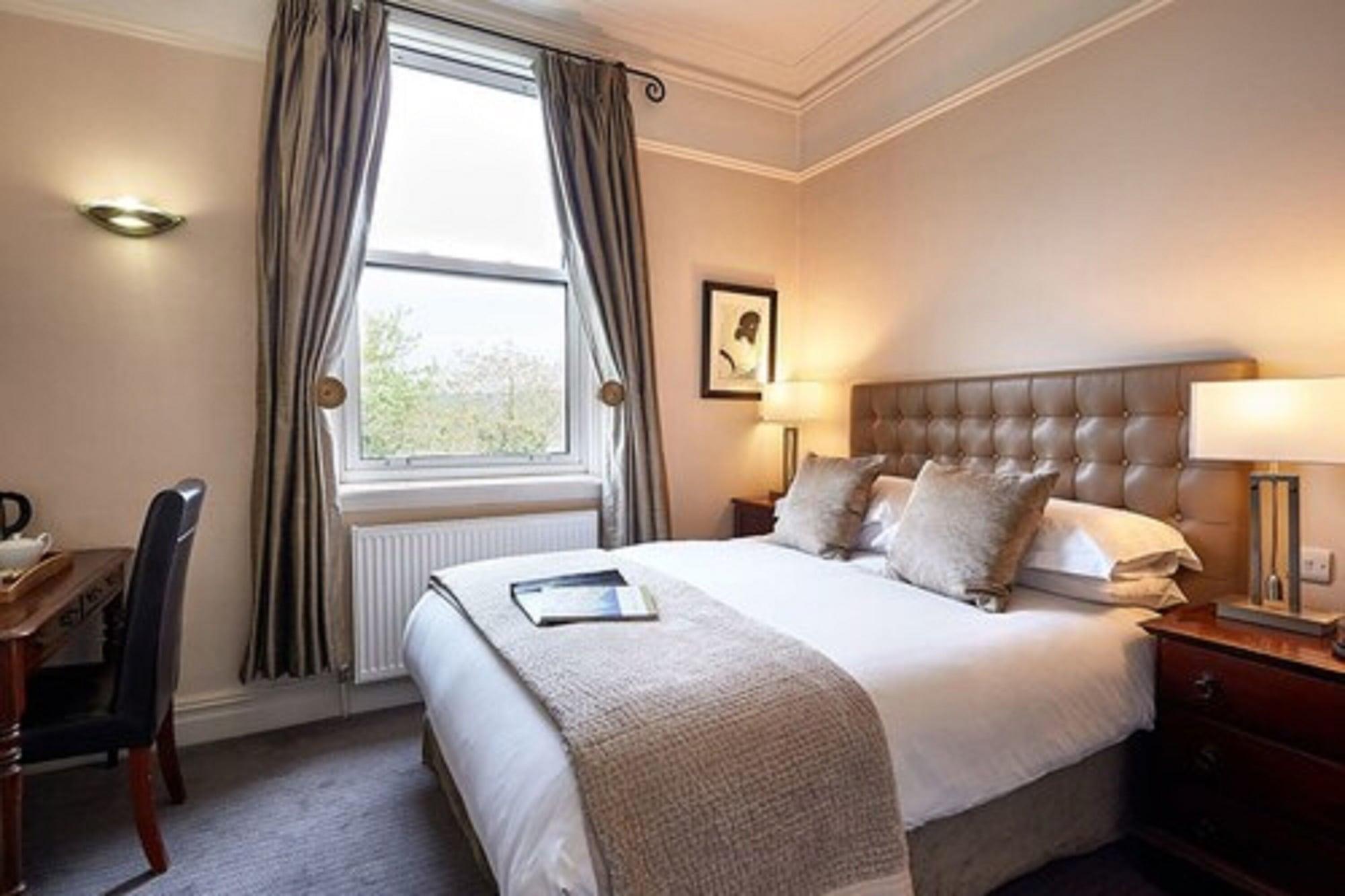 Dorian House Boutique B&B - Free Parking! باث المظهر الخارجي الصورة A bedroom at the hotel