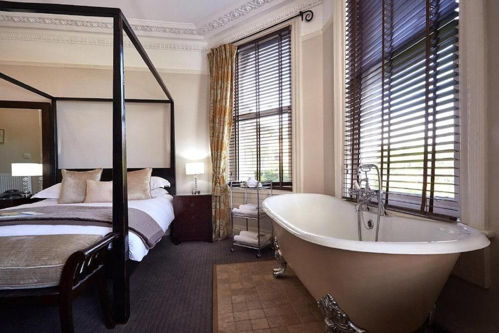 Dorian House Boutique B&B - Free Parking! باث المظهر الخارجي الصورة A suite at the hotel