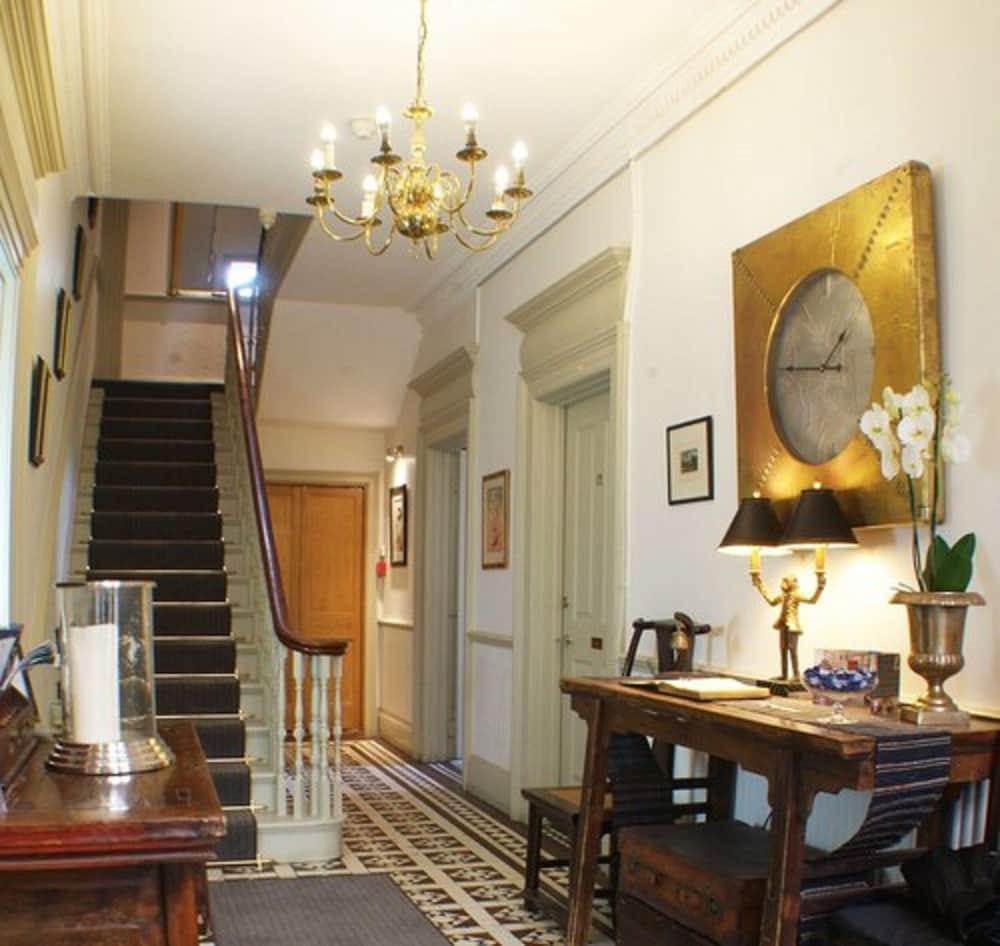 Dorian House Boutique B&B - Free Parking! باث المظهر الخارجي الصورة The interior of the hotel
