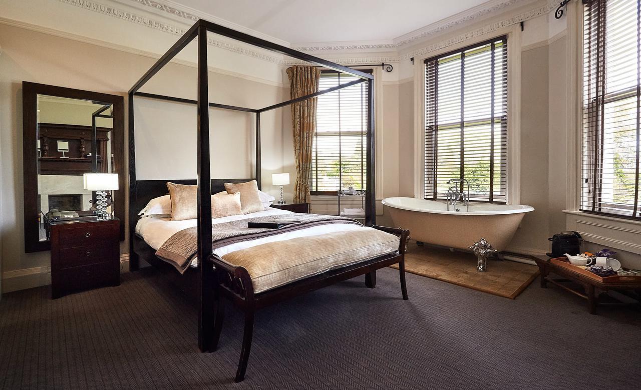 Dorian House Boutique B&B - Free Parking! باث المظهر الخارجي الصورة A suite at the hotel