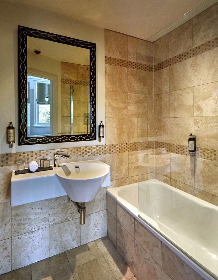 Dorian House Boutique B&B - Free Parking! باث المظهر الخارجي الصورة Bathroom