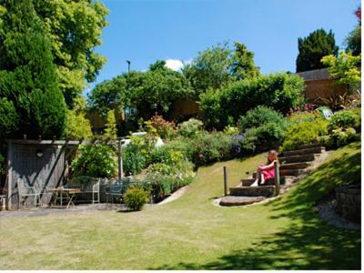 Dorian House Boutique B&B - Free Parking! باث المظهر الخارجي الصورة The garden at the centre