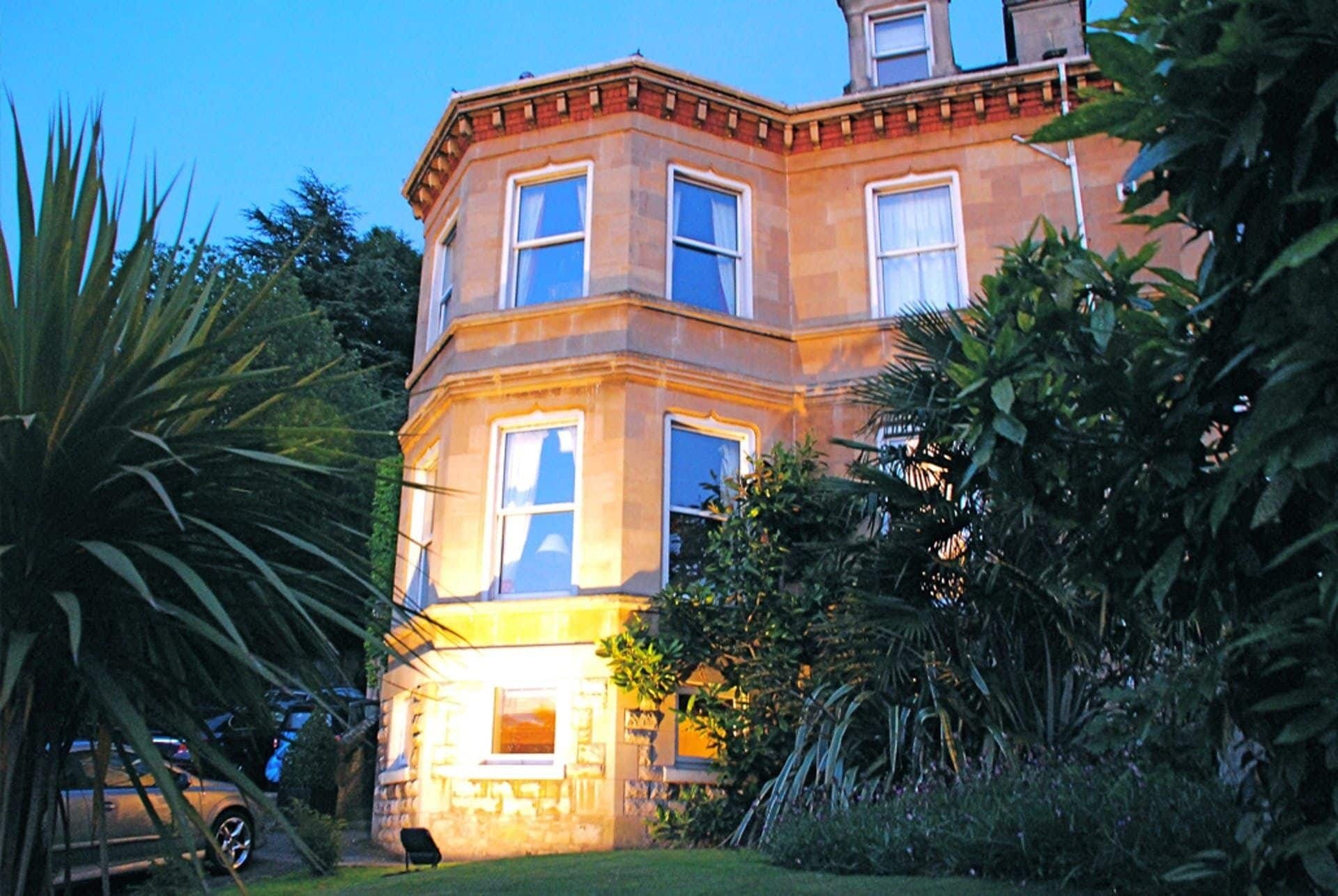 Dorian House Boutique B&B - Free Parking! باث المظهر الخارجي الصورة The former home of the 10th Duke of Grafton at 100 Park Street, Edinburgh